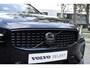 Volvo V60 T8 Automaat Twin Engine AWD Aut Ultimate Dark | Premium Audio by Bowers en Wilkins | Panoramadak | Semi Electrische Trekhaak | Verwarmbare voorstoelen, achterbank en stuurwiel | Adaptieve Cruise control | Head Up display | Rondomzicht Camera | Blind Spot | Alarmklasse 3 | 19 inch Lichtmetalen velgen