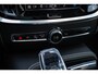 Volvo V60 T8 Automaat Twin Engine AWD Aut Ultimate Dark | Premium Audio by Bowers en Wilkins | Panoramadak | Semi Electrische Trekhaak | Verwarmbare voorstoelen, achterbank en stuurwiel | Adaptieve Cruise control | Head Up display | Rondomzicht Camera | Blind Spot | Alarmklasse 3 | 19 inch Lichtmetalen velgen