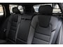 Volvo V60 T8 Automaat Twin Engine AWD Aut Ultimate Dark | Premium Audio by Bowers en Wilkins | Panoramadak | Semi Electrische Trekhaak | Verwarmbare voorstoelen, achterbank en stuurwiel | Adaptieve Cruise control | Head Up display | Rondomzicht Camera | Blind Spot | Alarmklasse 3 | 19 inch Lichtmetalen velgen