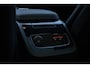 Volvo V60 T8 Automaat Twin Engine AWD Aut Ultimate Dark | Premium Audio by Bowers en Wilkins | Panoramadak | Semi Electrische Trekhaak | Verwarmbare voorstoelen, achterbank en stuurwiel | Adaptieve Cruise control | Head Up display | Rondomzicht Camera | Blind Spot | Alarmklasse 3 | 19 inch Lichtmetalen velgen