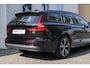 Volvo V60 B3 Mild Hybrid Essential Edition | Trekhaak semi elektrisch inklapbaar | Verwarmbare voorstoelen | Verwarmbaar stuurwiel | Apple carplay/Android auto| DAB | 18 inch lichtmetalen velgen