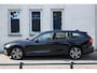 Volvo V60 B3 Mild Hybrid Essential Edition | Trekhaak semi elektrisch inklapbaar | Verwarmbare voorstoelen | Verwarmbaar stuurwiel | Apple carplay/Android auto| DAB | 18 inch lichtmetalen velgen