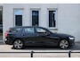 Volvo V60 B3 Mild Hybrid Essential Edition | Trekhaak semi elektrisch inklapbaar | Verwarmbare voorstoelen | Verwarmbaar stuurwiel | Apple carplay/Android auto| DAB | 18 inch lichtmetalen velgen