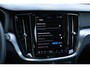 Volvo V60 B3 MILD HYBRID AUT. ESSENTIAL EDITION | Google Maps navigatie | Trekhaak, semi elektrisch inklapbaar | Verwarmbare voorstoelen | Verwarmbaar stuurwiel