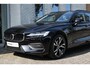 Volvo V60 B3 Mild Hybrid Essential Edition | Trekhaak semi elektrisch inklapbaar | Verwarmbare voorstoelen | Verwarmbaar stuurwiel | Apple carplay/Android auto| DAB | 18 inch lichtmetalen velgen
