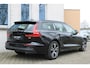 Volvo V60 B3 Mild Hybrid Essential Edition | Trekhaak semi elektrisch inklapbaar | Verwarmbare voorstoelen | Verwarmbaar stuurwiel | Apple carplay/Android auto| DAB | 18 inch lichtmetalen velgen