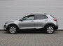 Kia Stonic 1.0 T-GDi MHEV DynamicPlusLine | Stuur-/stoelverwarming | Camera | Clima | Cruise | 16" LM | Navi | LED | Keyless |