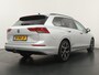 Volkswagen Golf Variant 1.0 eTSI Life Business - Navigatie - Trekhaak - Stoelverwarming - Apple Carplay/Android Auto