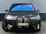 BMW iX xDrive40 - Sportpakket - Pano - Trekhaak - Soft Close - Driving Ass Prof - Lasers