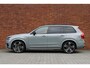 Volvo XC90 T8 Plug-in hybrid AWD Ultra Dark Verwarmbare voorstoelen | Massagefunctie voorstoelen | Verwarmbaar stuurwiel | Ventileerbare voorstoelen | Verwarmbare achterbank | Premium Audio by Bowers & Wilkins | Panoramadak | Luchtvering | Rondom zichtcamera | 22 inch Lichtmetalen velgen | Semi elektrische trekhaak