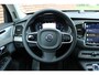 Volvo XC90 T8 Plug-in hybrid AWD Ultra Dark Verwarmbare voorstoelen | Massagefunctie voorstoelen | Verwarmbaar stuurwiel | Ventileerbare voorstoelen | Verwarmbare achterbank | Premium Audio by Bowers & Wilkins | Panoramadak | Luchtvering | Rondom zichtcamera | 22 inch Lichtmetalen velgen | Semi elektrische trekhaak