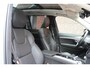 Volvo XC90 T8 Plug-in hybrid AWD Ultra Dark Verwarmbare voorstoelen | Massagefunctie voorstoelen | Verwarmbaar stuurwiel | Ventileerbare voorstoelen | Verwarmbare achterbank | Premium Audio by Bowers & Wilkins | Panoramadak | Luchtvering | Rondom zichtcamera | 22 inch Lichtmetalen velgen | Semi elektrische trekhaak