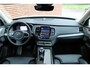 Volvo XC90 T8 Plug-in hybrid AWD Ultra Dark Verwarmbare voorstoelen | Massagefunctie voorstoelen | Verwarmbaar stuurwiel | Ventileerbare voorstoelen | Verwarmbare achterbank | Premium Audio by Bowers & Wilkins | Panoramadak | Luchtvering | Rondom zichtcamera | 22 inch Lichtmetalen velgen | Semi elektrische trekhaak