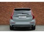Volvo XC90 T8 Plug-in hybrid AWD Ultra Dark Verwarmbare voorstoelen | Massagefunctie voorstoelen | Verwarmbaar stuurwiel | Ventileerbare voorstoelen | Verwarmbare achterbank | Premium Audio by Bowers & Wilkins | Panoramadak | Luchtvering | Rondom zichtcamera | 22 inch Lichtmetalen velgen | Semi elektrische trekhaak