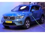 Volvo XC40 1.5 T4 Plug-in Hybrid 155kW/211pk DCT7 Inscription Exp. FACELIFT! CLIMA + ADAPT.CRUISE + BLIS + NAVI SENSUS + LANE ASSIST + SPORTSTOELEN + KEYLESS ENTRY&GO + EL.ACHTERKLEP + CAMERA + PD-GLASS + PARKSENSOREN V&A + 18" LM-VELGEN!!