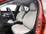 Fiat 600 600e EV La Prima 54 kWh 156 pk | Navigatie | Achteruitrijcamera | Kunstlederen Bekleding | Verwarmde Voorstoelen | Elektrische Achterklep met Sensor | LED Koplampen | Dodehoek Detectie | Adaptieve Cruise Control | 18" Lichtmetalen Velgen | Apple Carplay/Android Auto |