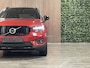 Volvo XC40 T4 Recharge R-Design | Schuifdak | Stoel en Stuurwielverwarming | Parkeercamera | Standkachel met Volvo On Call App | Leder alcantara bekleding met wit stiksel | Zitting verlenging voorstoelen | Cruise Control | 19 Inch | Keyless Drive | Parkeersensoren v .