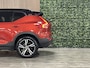 Volvo XC40 T4 Recharge R-Design | Schuifdak | Stoel en Stuurwielverwarming | Parkeercamera | Standkachel met Volvo On Call App | Leder alcantara bekleding met wit stiksel | Zitting verlenging voorstoelen | Cruise Control | 19 Inch | Keyless Drive | Parkeersensoren v .