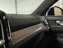 Volvo XC40 T4 Recharge R-Design | Schuifdak | Stoel en Stuurwielverwarming | Parkeercamera | Standkachel met Volvo On Call App | Leder alcantara bekleding met wit stiksel | Zitting verlenging voorstoelen | Cruise Control | 19 Inch | Keyless Drive | Parkeersensoren v .