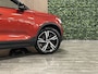 Volvo XC40 T4 Recharge R-Design | Schuifdak | Stoel en Stuurwielverwarming | Parkeercamera | Standkachel met Volvo On Call App | Leder alcantara bekleding met wit stiksel | Zitting verlenging voorstoelen | Cruise Control | 19 Inch | Keyless Drive | Parkeersensoren v .