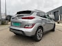 Hyundai Kona Electric 204 pk EV Premium Sky 64 kWh Auto is zo goed als nieuw