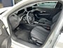 Peugeot 208 1.2 Hybrid 110 PK Allure | Hybride Elektrisch rijden met Automaat | 360 Graden Camera + Dodehoek detectie | Stoelverwarming |  LED Verlichting | Navigatie | Lichtmetalen Velgen | Cruise & Climate Control.