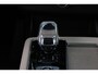 Volvo XC90 T8 Plug-in hybrid AWD Ultra Bright | Luchtvering | Geventileerd leer met stoelkoeling | voorstoel(en) met massagefunctie | Google Navigatie | Head Up Display | Bowers & Wilkins audiosysteem | Standkachel | Stoelverwarming | 360° Parkeercamera | Extra getint glas