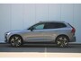 Volvo XC60 T6 Plug-in hybrid AWD Plus Dark | Luchtvering | Adaptieve Cruise Control met Pilot Assist | Panoramadak met schuif/-kantelfunctie | Premium audio by Harman Kardon | Elektrische voorstoelen met geheugen | Verwarmbare voorstoelen, achterbank + stuurwiel | Head-Up Display | Apple Carplay/Android auto | 22 inch Lichtmetalen velgen