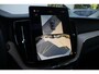 Volvo XC60 T6 Plug-in hybrid AWD Plus Dark | Luchtvering | Adaptieve Cruise Control met Pilot Assist | Panoramadak met schuif/-kantelfunctie | Premium audio by Harman Kardon | Elektrische voorstoelen met geheugen | Verwarmbare voorstoelen, achterbank + stuurwiel | Head-Up Display | Apple Carplay/Android auto | 22 inch Lichtmetalen velgen