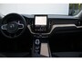 Volvo XC60 T6 Plug-in hybrid AWD Plus Dark | Luchtvering | Adaptieve Cruise Control met Pilot Assist | Panoramadak met schuif/-kantelfunctie | Premium audio by Harman Kardon | Elektrische voorstoelen met geheugen | Verwarmbare voorstoelen, achterbank + stuurwiel | Head-Up Display | Apple Carplay/Android auto | 22 inch Lichtmetalen velgen