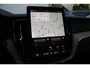 Volvo XC60 T6 Plug-in hybrid AWD Plus Dark | Luchtvering | Adaptieve Cruise Control met Pilot Assist | Panoramadak met schuif/-kantelfunctie | Premium audio by Harman Kardon | Elektrische voorstoelen met geheugen | Verwarmbare voorstoelen, achterbank + stuurwiel | Head-Up Display | Apple Carplay/Android auto | 22 inch Lichtmetalen velgen