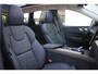 Volvo XC60 T6 Plug-in hybrid AWD Plus Dark | Luchtvering | Adaptieve Cruise Control met Pilot Assist | Panoramadak met schuif/-kantelfunctie | Premium audio by Harman Kardon | Elektrische voorstoelen met geheugen | Verwarmbare voorstoelen, achterbank + stuurwiel | Head-Up Display | Apple Carplay/Android auto | 22 inch Lichtmetalen velgen