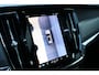 Volvo V90 T6 350pk Plug-In Hybrid Aut AWD Ultimate Dark | Headup display | Panoramadak | Trekhaak | Nappa Leder | Visual Park Assist | Bowers & Wilkens | Preconditioning | 19 Inch | All Seasonbanden | Full Led | Lederlook bekleed dashboard