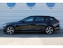 Volvo V90 T6 350pk Plug-In Hybrid Aut AWD Ultimate Dark | Headup display | Panoramadak | Trekhaak | Nappa Leder | Visual Park Assist | Bowers & Wilkens | Preconditioning | 19 Inch | All Seasonbanden | Full Led | Lederlook bekleed dashboard