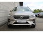 Volvo XC60 T6 Plug-In Hybrid AWD Ultimate Bright | Trekhaak | Panoramadak | Bowers & Wilkins | Headup | Full Led | 20 Inch | All  Seasonbanden | Preconditioning | Lederen bekleding | Stoelventilatie | Stoelmassage | Luchtvering | Visual Park Assist | Elektrisch bedienbare voorstoelen met geheugen | Blis | Google Maps | Google Assistant