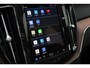 Volvo XC60 T6 Plug-In Hybrid AWD Ultimate Bright | Trekhaak | Panoramadak | Bowers & Wilkins | Headup | Full Led | 20 Inch | All  Seasonbanden | Preconditioning | Lederen bekleding | Stoelventilatie | Stoelmassage | Luchtvering | Visual Park Assist | Elektrisch bedienbare voorstoelen met geheugen | Blis | Google Maps | Google Assistant
