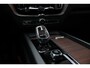 Volvo XC60 T6 Plug-In Hybrid AWD Ultimate Bright | Trekhaak | Panoramadak | Bowers & Wilkins | Headup | Full Led | 20 Inch | All  Seasonbanden | Preconditioning | Lederen bekleding | Stoelventilatie | Stoelmassage | Luchtvering | Visual Park Assist | Elektrisch bedienbare voorstoelen met geheugen | Blis | Google Maps | Google Assistant