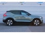 Volvo XC40 Recharge Pure Electric 231PK Plus | Dealeronderhouden | Warmtepomp | Getinte ramen | Nubuck bekleding | Camera achter | Parkeerverwarming | 19 Inch | All Seasonbanden | Blis