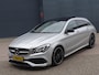 Mercedes-Benz CLA Shooting Brake 200 AMG-Line AUTOMAAT | CAMERA | PANORAMADAK LEDER/ALCANTARA SPORT INTERIEUR | NAVIGATIE, AIRCO/ECC | CRUISECONTROL DODE HOEK DETECTIE | LED KOPLAMPEN | F1-FLIPPERS | PARKEERSENSOREN