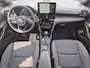 Toyota Yaris Cross 1.5 Hybrid 130 TeamPlayer Dynamic / tot 10 jaar Garantie / Winter Pakket / Safety Pakket / Adaptief CC / Stuur-, Stoel en voorruitverwarming / Draadloze telefoon lader / Apple Carplay Android Auto / Achteruitrijcamera /