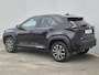 Toyota Yaris Cross 1.5 Hybrid 130 TeamPlayer Dynamic / tot 10 jaar Garantie / Winter Pakket / Safety Pakket / Adaptief CC / Stuur-, Stoel en voorruitverwarming / Draadloze telefoon lader / Apple Carplay Android Auto / Achteruitrijcamera /