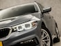 BMW 5-Serie Touring 520d High Executive Sportline 191Pk Automaat (APPLE CARPLAY, LEDER, SFEERVERLICHTING, GETINT GLAS, ELEK SPORTSTOELEN, STOELVERWARMING, VIRTUAL COCKPIT, NIEUWE APK, NIEUWSTAAT)