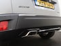 Peugeot 2008 1.2 Hybrid 136 Allure | Stoelverwarming | Remote services | Parkeersensoren achter | Cruise control | Automatisch dimmende binnenspiegel |