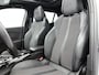 Peugeot e-2008 SUV EV GT 50 kWh 136pk | Accu SOH 92,6% | Navigatie | Schuif-/Kanteldak | Achteruitrijcamera | Full Led koplampen | 3D Cockpit | Climate Control | Adaptieve Cruise Control | Half Lederen sportstoelen | Parkeersensoren v+a | Keyless | Apple Carplay / Android Auto | DAB+ radio | Donker getint glas | 17" lichtmetalen velgen |