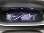 Peugeot e-2008 SUV EV GT 50 kWh 136pk | Accu SOH 92,6% | Navigatie | Schuif-/Kanteldak | Achteruitrijcamera | Full Led koplampen | 3D Cockpit | Climate Control | Adaptieve Cruise Control | Half Lederen sportstoelen | Parkeersensoren v+a | Keyless | Apple Carplay / Android Auto | DAB+ radio | Donker getint glas | 17" lichtmetalen velgen |