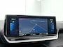 Peugeot e-2008 SUV EV GT 50 kWh 136pk | Accu SOH 92,6% | Navigatie | Schuif-/Kanteldak | Achteruitrijcamera | Full Led koplampen | 3D Cockpit | Climate Control | Adaptieve Cruise Control | Half Lederen sportstoelen | Parkeersensoren v+a | Keyless | Apple Carplay / Android Auto | DAB+ radio | Donker getint glas | 17" lichtmetalen velgen |