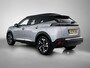 Peugeot e-2008 SUV EV GT 50 kWh 136pk | Accu SOH 92,6% | Navigatie | Schuif-/Kanteldak | Achteruitrijcamera | Full Led koplampen | 3D Cockpit | Climate Control | Adaptieve Cruise Control | Half Lederen sportstoelen | Parkeersensoren v+a | Keyless | Apple Carplay / Android Auto | DAB+ radio | Donker getint glas | 17" lichtmetalen velgen |