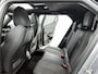 Peugeot e-2008 SUV EV GT 50 kWh 136pk | Accu SOH 92,6% | Navigatie | Schuif-/Kanteldak | Achteruitrijcamera | Full Led koplampen | 3D Cockpit | Climate Control | Adaptieve Cruise Control | Half Lederen sportstoelen | Parkeersensoren v+a | Keyless | Apple Carplay / Android Auto | DAB+ radio | Donker getint glas | 17" lichtmetalen velgen |
