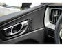 Volvo XC60 2.0 T6 Plug-in hybrid AWD Plus Dark | Trekhaak | Adapt Cruise | Stoel-stuurwiel-achterbankverwarming | Park assist voor en achter | 360 Camera |