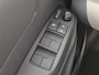 Toyota Yaris Cross 1.5 Hybrid 130 TeamPlayer Dynamic / tot 10 jaar Garantie / Winter Pakket / Safety Pakket / Adaptief CC / Stuur-, Stoel en voorruitverwarming / Draadloze telefoon lader / Apple Carplay Android Auto / Achteruitrijcamera /